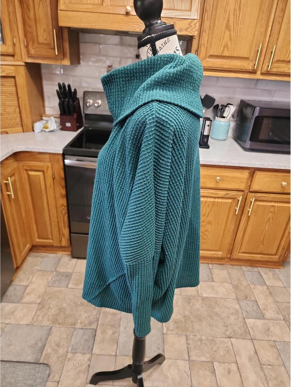 Sweater - Picture 2 of 8
